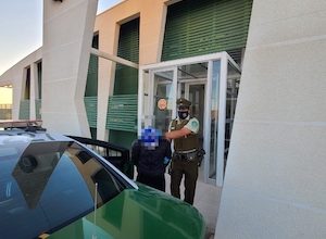 Photo of Peruano con orden detención y colombiano ilegal detenidos en plena carretera