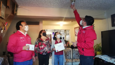 Photo of Autoridades entregaron a 40 familias de la Población Peña Blanca de Antofagasta kits de ahorro energético
