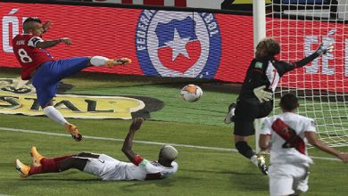 Photo of Chile gana 2-0 a Perú en clasificatorio sudamericano con un brillante Arturo Vidal
