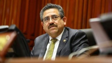 Photo of Vizcarra, atrapado en un laberinto político; Merino, otro desconocido asume la presidencia en Perú