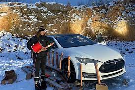Photo of Prefiere explotar su Tesla con dinamita a pagar 22.000 euros por cambiarle la batería