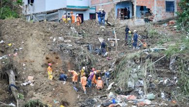 Photo of Deslizamiento de tierra deja 14 muertos y decenas de heridos en Colombia