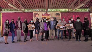 Photo of ENTREGAN NOTEBOOKS A ESTUDIANTES EN LA ESCUELA DIFERENCIAL EL LOA