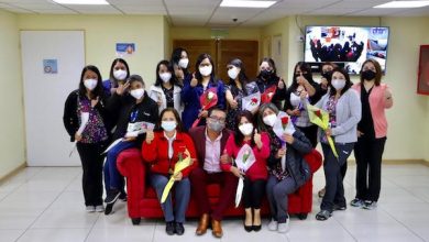 Photo of FUNCIONARIOS DE APS DE COMDES Y HOSPITAL CARLOS CISTERNA GALADORNADOS CON MAZORCA DE ORO 2022
