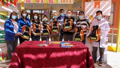 Photo of Trabajadores/as de Gabriela Mistral donaron mochilas con útiles a estudiantes de San Pedro de Atacama