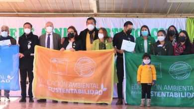 Photo of AUTORIDADES REGIONALES PREMIAN A ESCUELAS DE CALAMA POR NOTABLE GESTIÓN AMBIENTAL