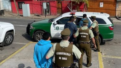 Photo of Carabineros del OS9 detiene a 5 personas por homicidio frustrado, lesiones graves, porte de arma, receptación y falsificación