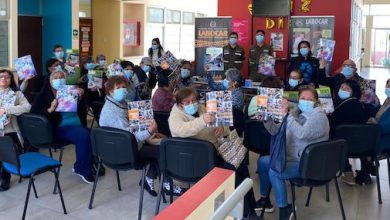 Photo of Carabineros enseña a las personas de la tercera edad a identificar billetes y juguetes falsificados