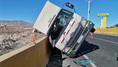 Photo of Dos heridos en volcamiento de camión frente Parque Industrial APIAC