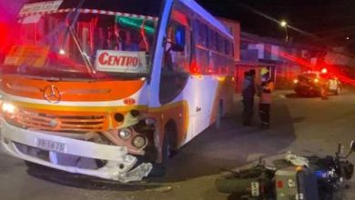 Photo of Motorista herido tras colisionar con bus
