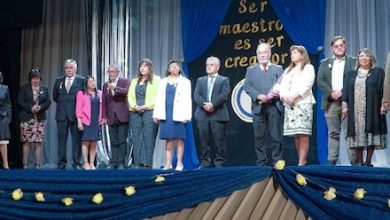 Photo of PROFESORES DE CALAMA RECIBIERON EMOTIVO HOMENAJE POR SUS ARDUOS AÑOS DE SERVICIO EN CALAMA