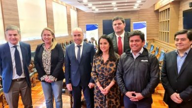 Photo of ALCALDES AMUCH Y CONTRALOR ACUERDAN FORMACIÓN DE MESA TÉCNICA PARA ESTUDIAR TRASPASO DE HONORARIOS A CONTRATA