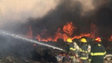 Photo of Un muerto al volcar camión e incendiarse