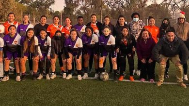 Photo of SEREMI DE LA MUJER Y DEPORTE SE REUNEN CON LAS JUGADORAS DEL COBRELOA FEMENINO