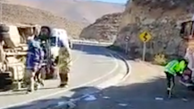 Photo of Dos muertos y heridos graves en volcamiento de bus con extranjeros de Colchane a Iquique