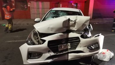 Photo of Dos heridos en colisión de auto con poste alumbrado