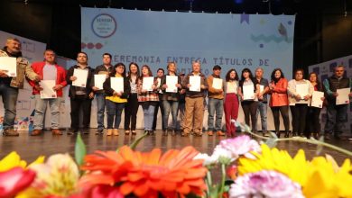 Photo of Bienes Nacionales entrega los primeros títulos de dominio a familias afectadas por los incendios forestales de febrero pasado