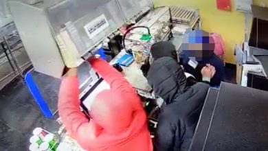 Photo of En prisión preventiva banda que asaltó minimarket y volcó camioneta durante su huida