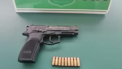 Photo of Carabineros detiene a dos menores con un arma de fuego y una moto robada