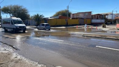 Photo of Maquinaria rompe matriz agua potable en calle Santiago