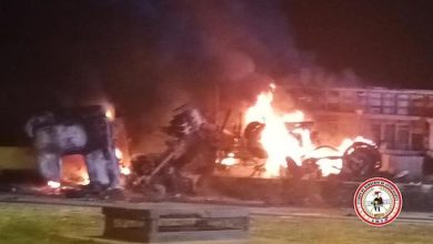 Photo of Camión cargado con zinc se accidenta en Salvador Allende con Plaza de Los Eventos