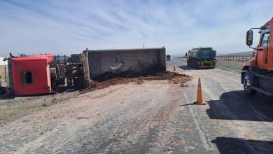 Photo of Camión cargado con áridos volcó en ruta 5 norte