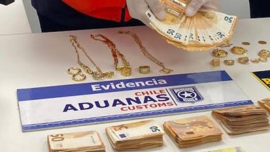 Photo of Prisión preventiva para mujer por contrabando de dinero detectado en el Aeropuerto de Santiago