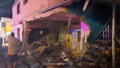 Photo of Camión provoca grave accidente en Salvador Allende, 4 vehículos y una casa