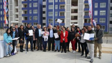 Photo of Entregan casas definitivas a familias afectadas por los incendios en la región de Valparaíso