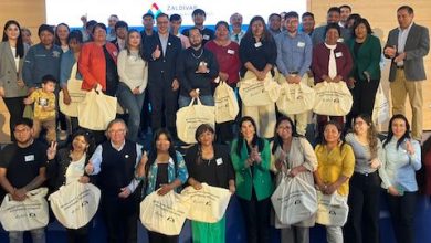 Photo of 31 Jóvenes del Salar de Atacama recibieron becas de educación superior