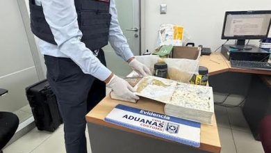 Photo of Al interior de  libros y de bebidas isotónicas Aduana descubre éxtasis granulado