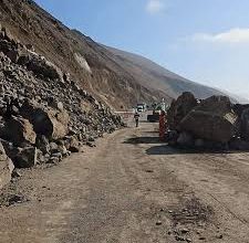 Photo of Decretan Alerta Roja en Arica por derrumbe en cuesta Camarones