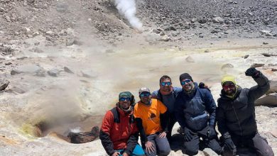Photo of Volcanólogos chilenos logran hazaña científica: toman muestras de gases y agua en el volcán más alto del mundo