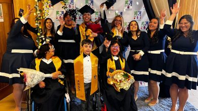 Photo of Con emoción 15 estudiantes fueron promovidos y egresados de la Aula San Sebastián del Hospital de Calama