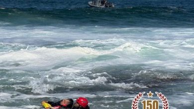 Photo of Bomberos y Armada rescatan a dos  personas a punto de ahogarce en Antofagasta