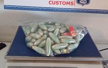 Photo of Aduanas intercepta a viajeros que transportaban decenas de ovoides con ketamina, cocaína y pasta base.