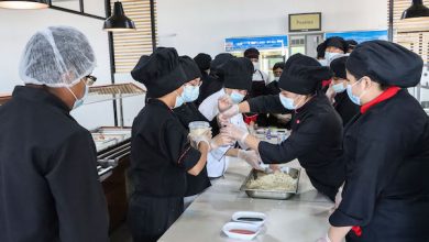 Photo of Estudiantes aprendices de chef reconocen apoyo de mina DMH