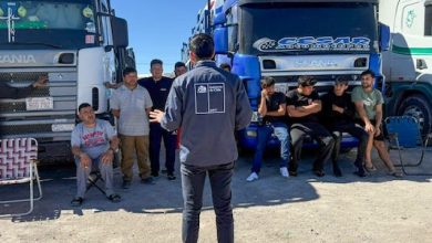 Photo of Entregan ayuda humanitaria a camioneros varados en Calama y San Pedro de Atacama