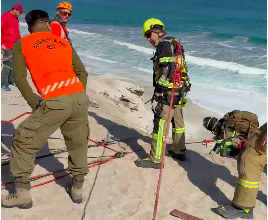 Photo of Rescatan a parapentista y pasajera de acantilado en La Portada