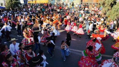 Photo of Con los pañuelos al viento celebrando el mes de la patria