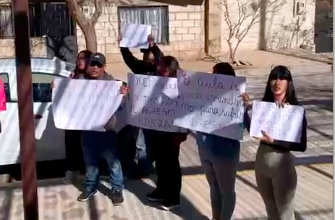 Photo of Apoderados de la escuela de Toconao protestan por soluciones en violencia estudiantil