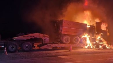 Photo of Incendio destruye camión y carga en ruta a mina