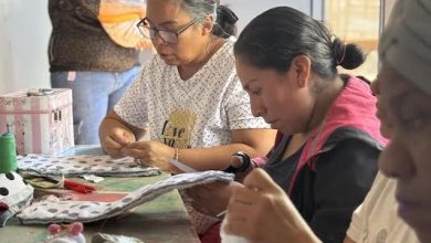 Photo of Trabajadores de El Abra realizan talleres de costura para mujeres de campamento en Calama