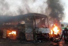Photo of Bus y camión se queman completamente