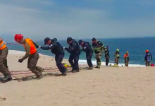 Photo of Bomberos rescata cadaver de acantilado La Portada