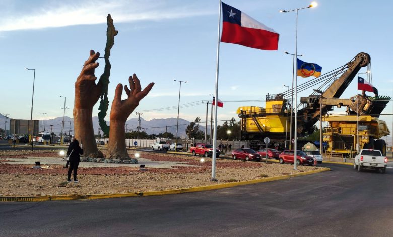 Photo of LAS MANOS QUE SOSTIENEN A CHILE