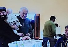 Photo of Presidente Gabriel Boric sufragó junto a su hija y padre en Punta Arena