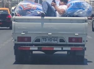 Photo of Foto Denuncia: Esta denuncia es por una gran falla de seguridad vial menor sobre carga de camioneta 3/4