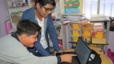 Photo of Beneficiado con Beca Indígena de El Abra compartió sobre seguridad y robótica con alumnos de escuela de Lasana