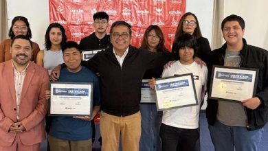 Photo of ALUMNOS DESTACADOS EN LA PAES RECIBEN “BECA CALAMA” POR LA MUNICIPALIDAD